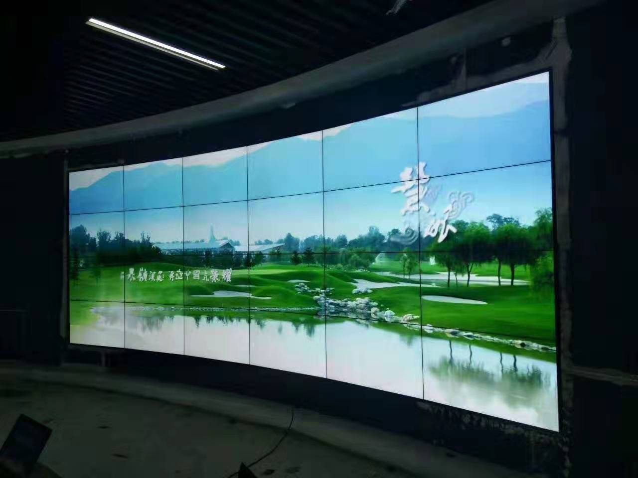潍坊拼接屏厂家——大屏幕液晶拼接屏做弧形安装要注意什么？